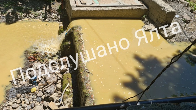 А что сегодня с Водопадной речкой? Очень грязная вода.