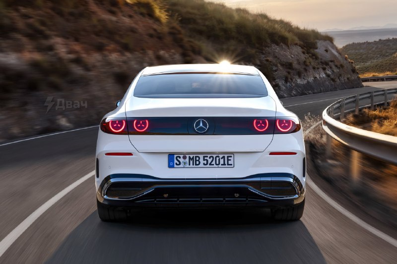 Mercedes-Benz выкатили первый полностью электрический C-Class
Новую «цэшку» называют самой умной та