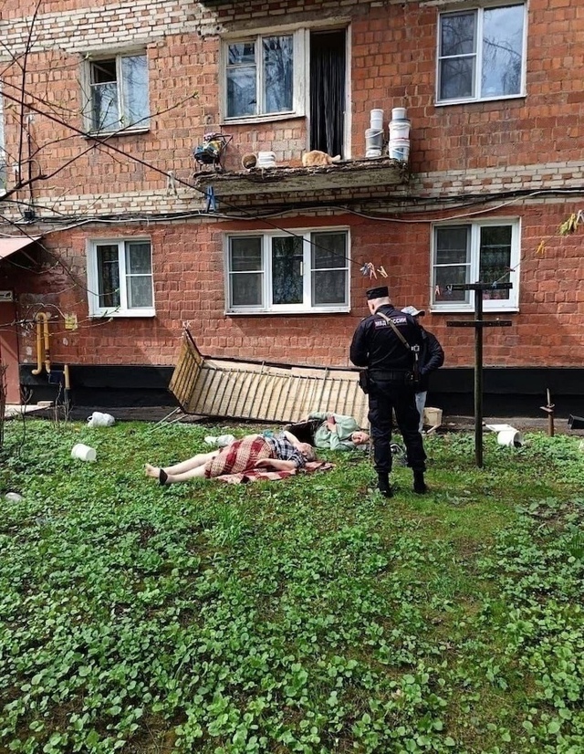 Балкон рухнул, добавив новых страхов
В одном из городо...