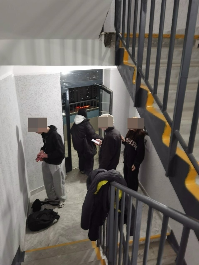 Здравствуйте! Мы живём в этом доме и очень огорчены. Оч?...