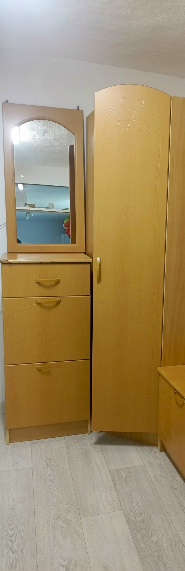 Продам прихожую 6000р. т.89538319634