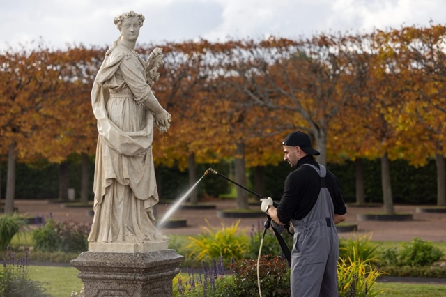 С заботой о скульптуре🪽
Ежегодно перед окончанием с...