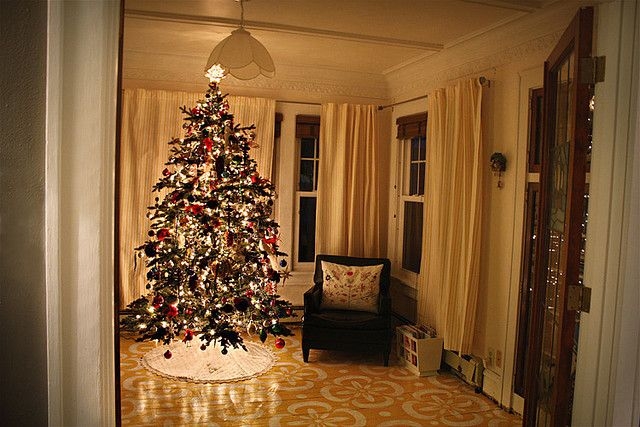 Кто уже поставил ёлку дома? Можно ставить или ещё ранов...