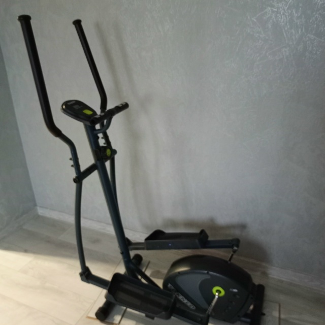 Продается эллиптический тренажёр. Torneo.В хорошем состо?...