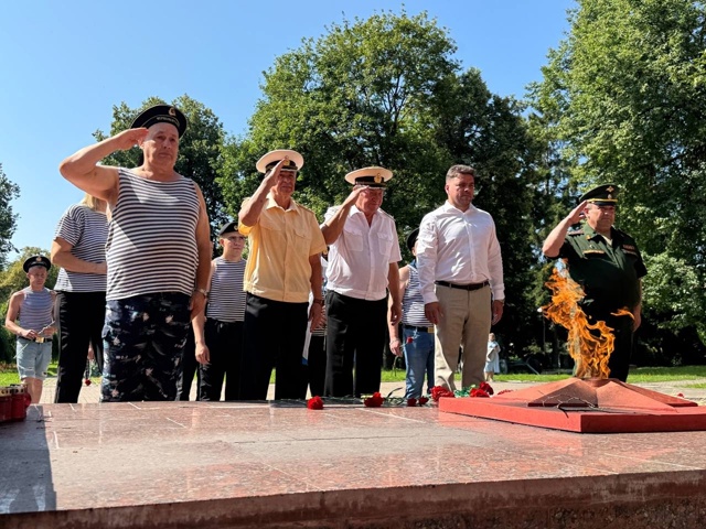 Торжественные мероприятия в честь Дня ВМФ проходят в М...