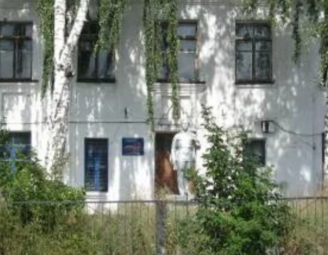 А вот Ленин стоял у 12 школы, где этот памятник сейчас? А?...