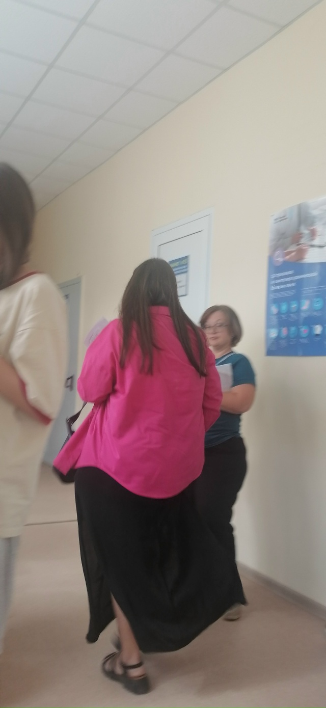 Добрый день. Сегодня во взрослой поликлинике аншлаг. Л?...