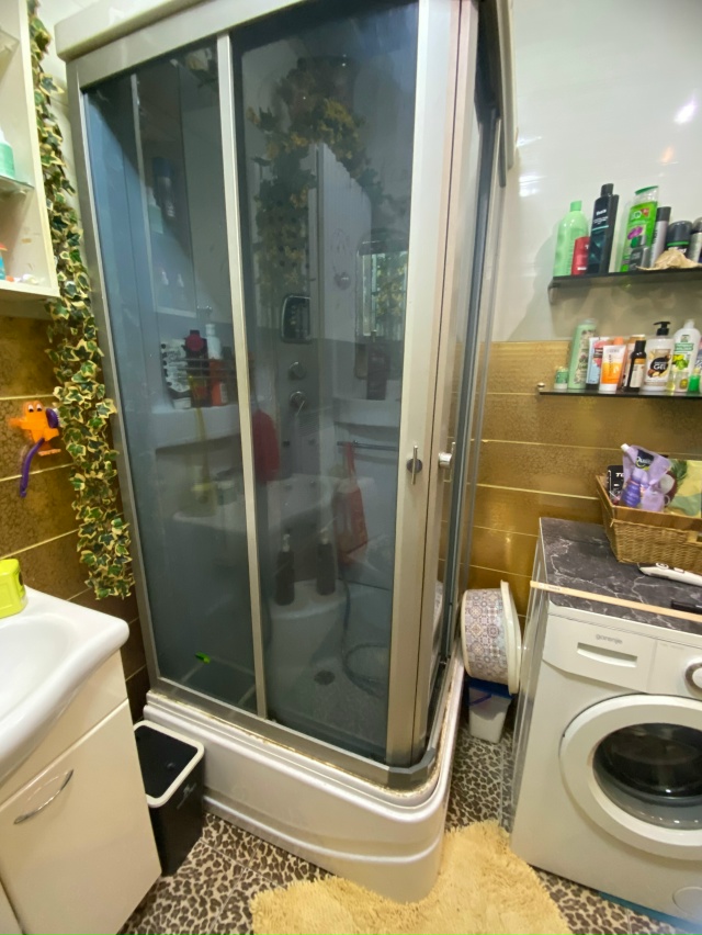 Душевая кабинка 80х80 , стояла в гостевом санузле, не теч?...