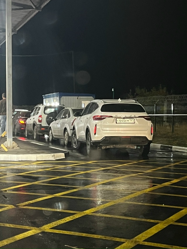 Рубрика чмошник дня.
Индивидуум на белом хавале с645ем181...