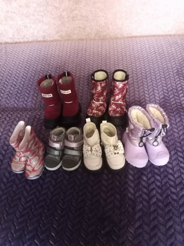 Отдам даром нуждающимся! Детскую обувь 23-24 р в хорошем ?...