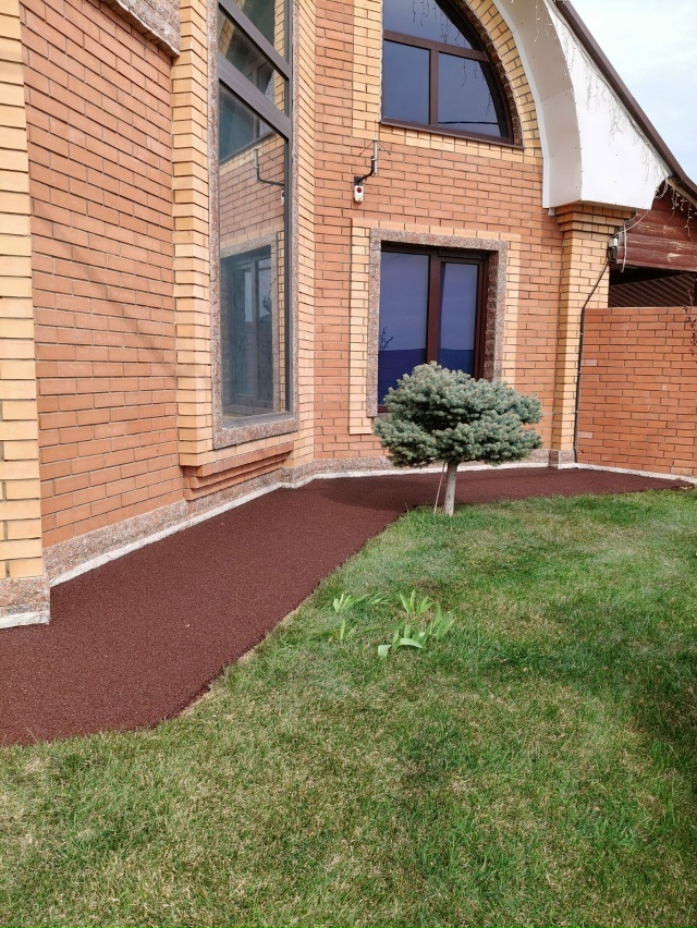 Укладка резиновой крошки, бесшовное резиновое покрыти...