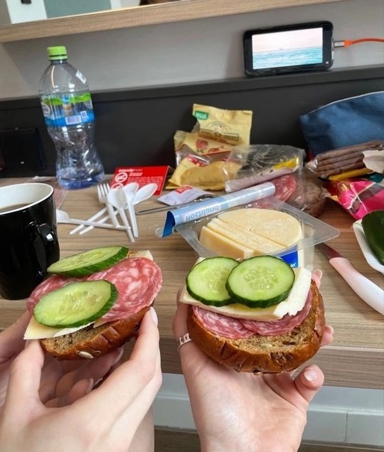 Всегда между самолетом и поездом выберу второе..