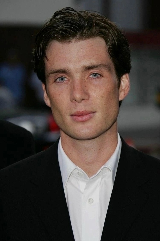 ГЛАЗА КИЛЛИАНА МЕРФИ МЕШАЛИ АКТЕРАМ РАБОТАТЬ.
Коллеги...