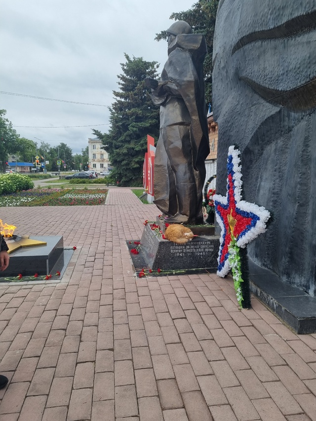 Город Куровское. Памятник Защитникам Отечества
