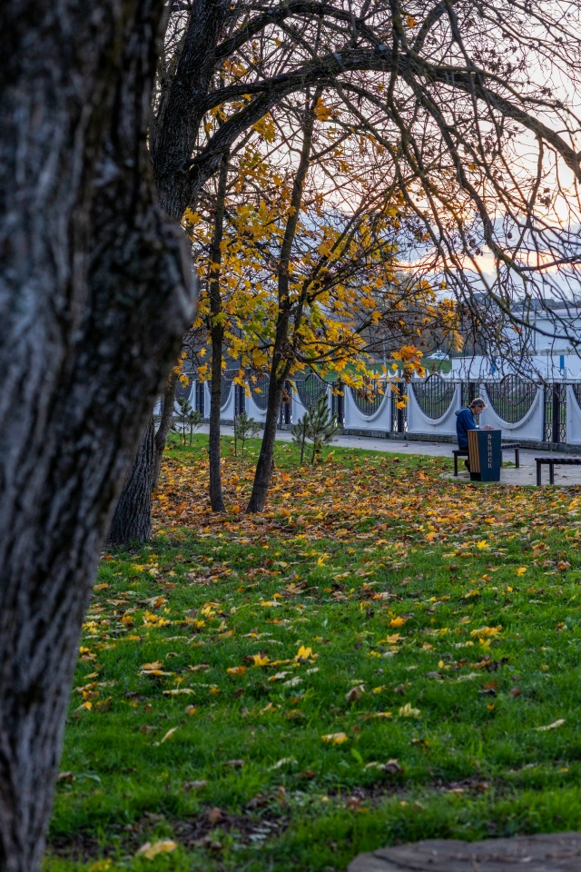 Прогулка в Абинске по осеннему парку.
