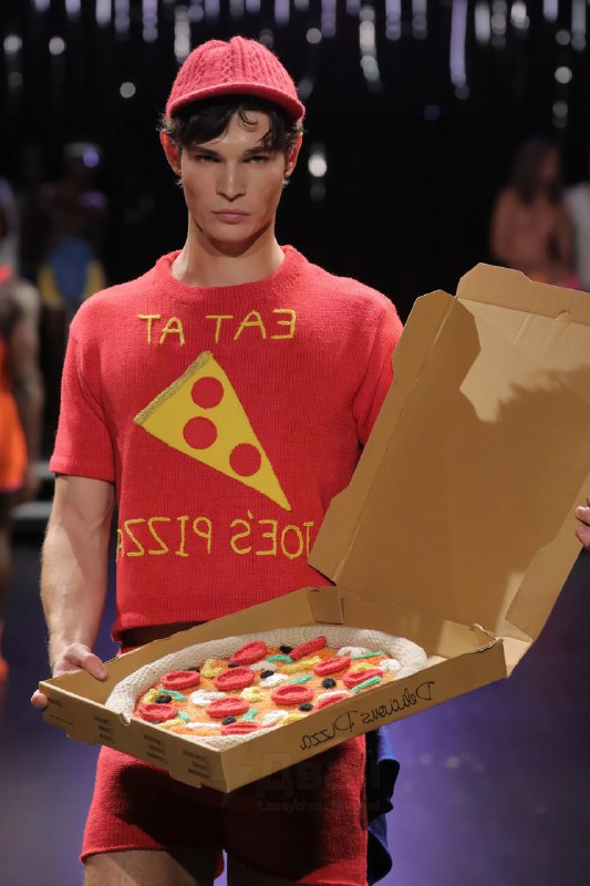 На показе мод в Нью-Йорке представили одежду из гейской шерсти
Это не ошибка и не рофл: шизоактивис