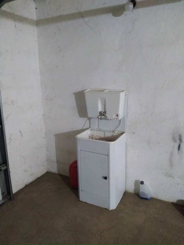 Продам умывальник в отличном состояние все вопросы по ...