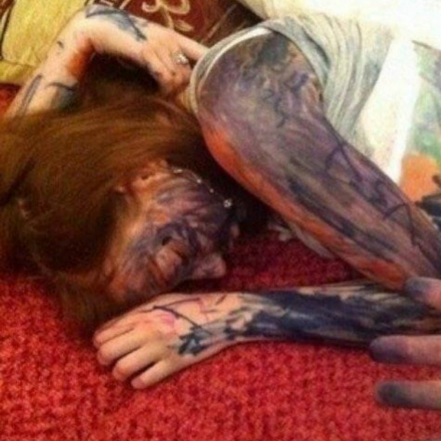 Любой известный художник начинал так. И на вписках