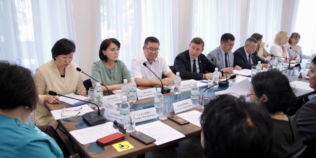 Κaбинeты aлтaйcкoгo языкa пoявятcя вo вceх шкoлaх Рecпублики А?...