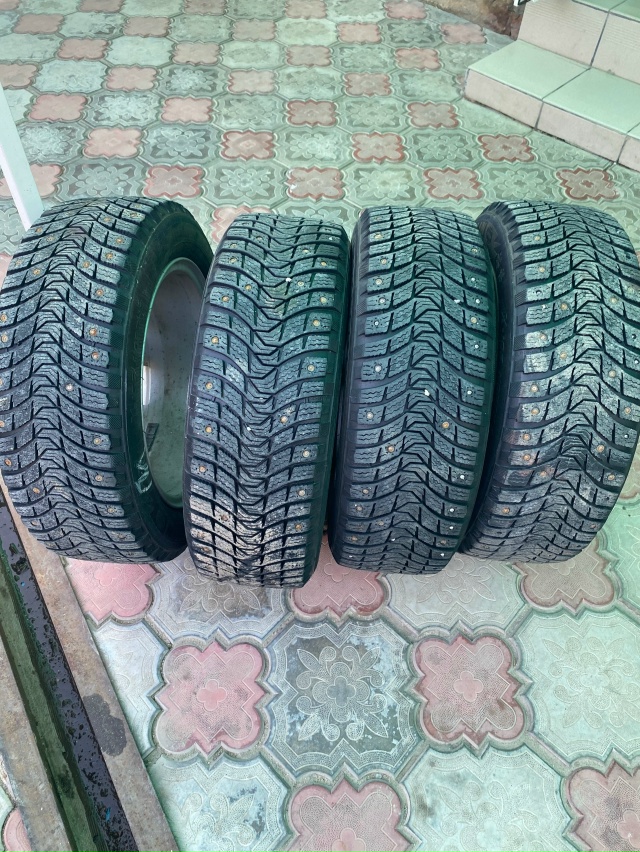 Продам зимнюю резину Michelin, состояние хорошее, без поре?...