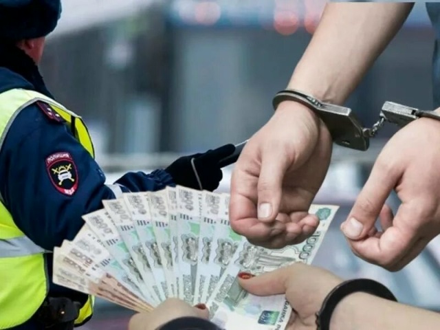 В Сочи двух бывших инспекторов ДПС осудили за взятку и ...