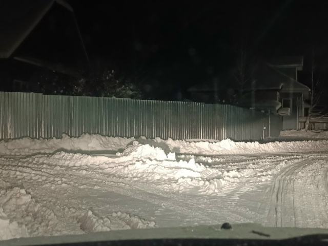 Так почищена сегодня бахариха по проулку сзади еще 4 до...