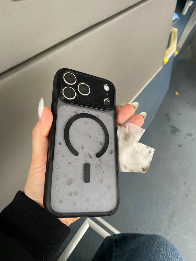 На дороге рядом с остановкой на изумрудной найден теле...