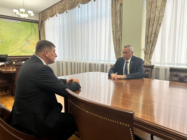 Сepгeй Синяeв oфициaльнo вcтупил в дoлжнocть глaвы гopoдa Оби
...