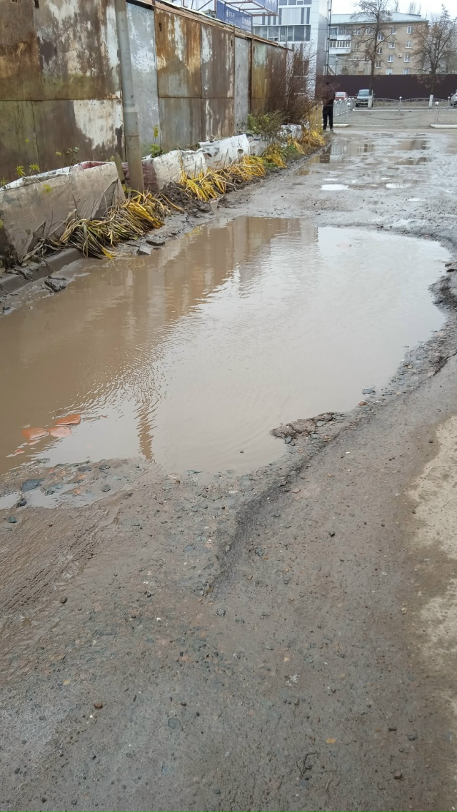 Центр города. Проезжая часть между Галактикой и Пятеро...