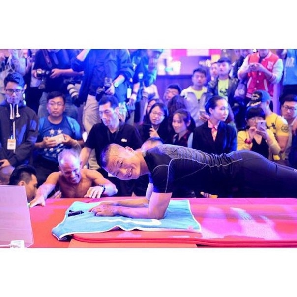 Китайский полицейский, служащий в отделе специального...