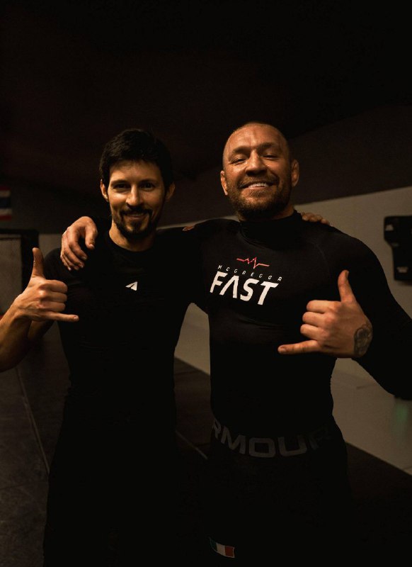 Просто зацените как выглядит Дуров на фоне коротышки-задохлика Макгрегора