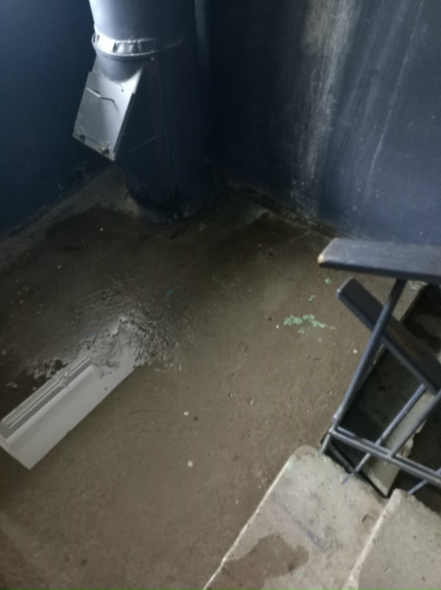 Анонимно.Здравствуйте,Из года в год На Стрелке 13 течет ...