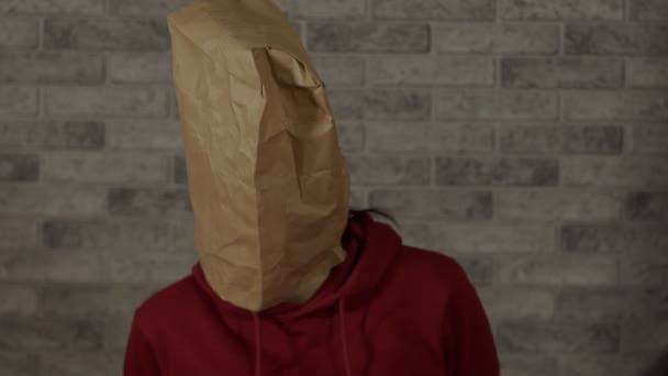 он щас как раз кредиторам пытается объяснить что нужен стрим и откуп, но его почему-то не слушают