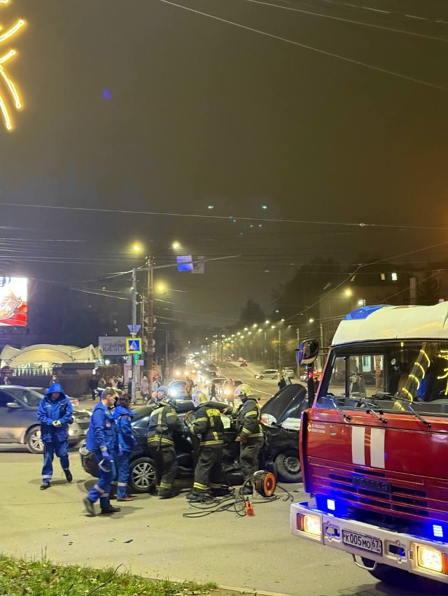 ‼На улице Николаева возле камерного театра жесткое ДТ...