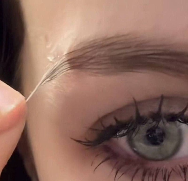 🤯 У россиянок начали выпадать брови после использова?...