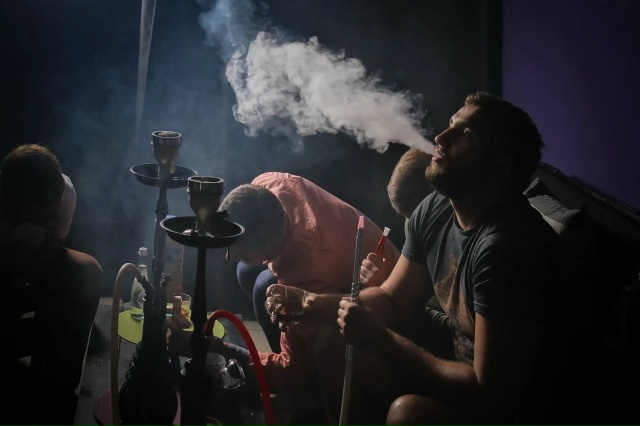 ?В России предложили полностью запретить кальяны — с...