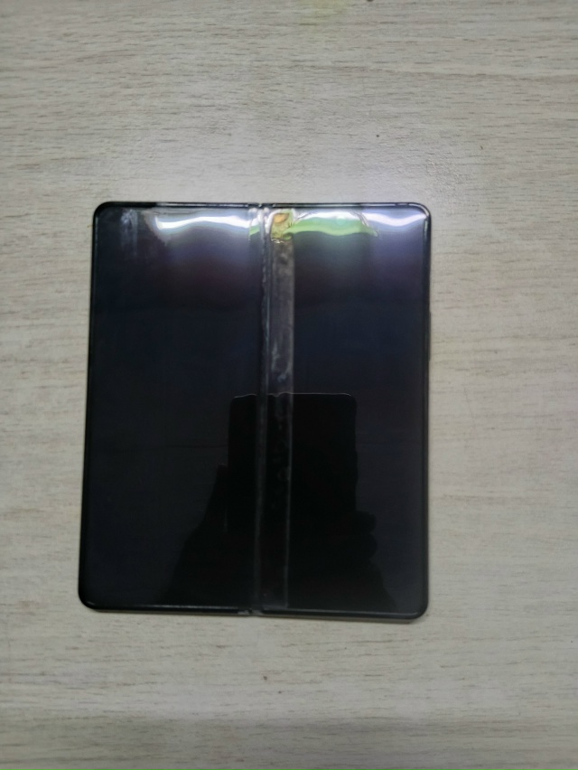 Возле дома Ферсмана 10, найден телефон. Samsung раскладушка...