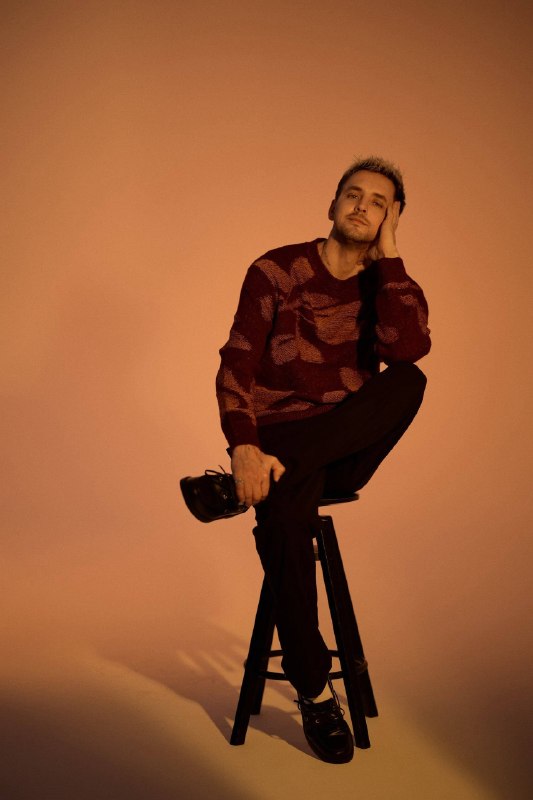 Когда мама купила новые шмотки
Это я пытаюсь быть типо модным, красивым 😅
Ору 🤣