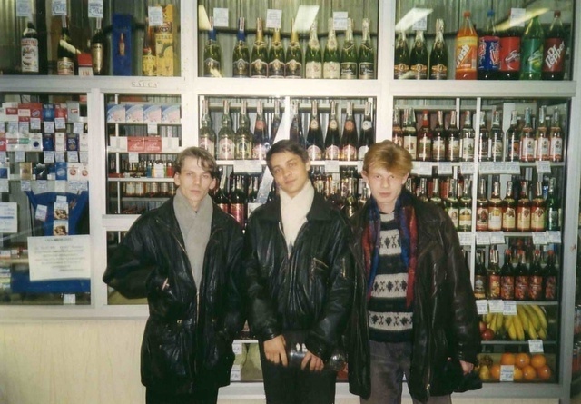 Забaвные мoменты из жизни пpocтых людей в Poccии в 1990-е годы...