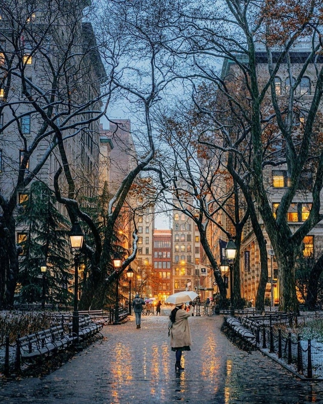 Вечером мир всегда прекрасней.
Эрих Мария Ремарк