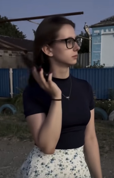 Очень удобно, когда есть сестра близнец!