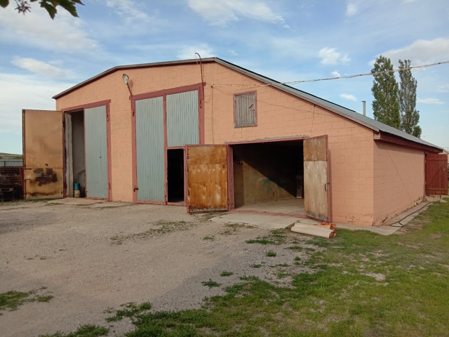 Сдам в аренду гараж.
140 кв.м,газовое отопление, водопро?...