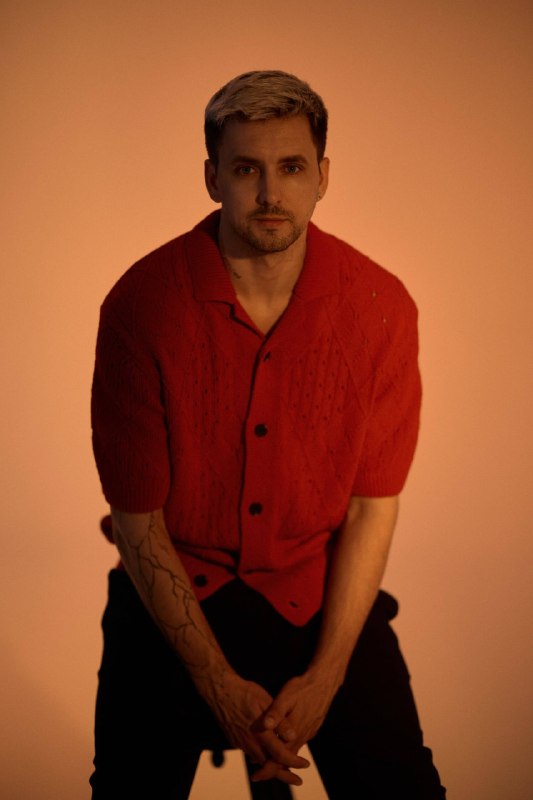 Когда мама купила новые шмотки
Это я пытаюсь быть типо модным, красивым 😅
Ору 🤣