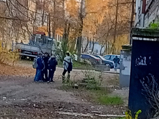 Чьи дети ходят кидают пидарды разберитесь , было разби?...