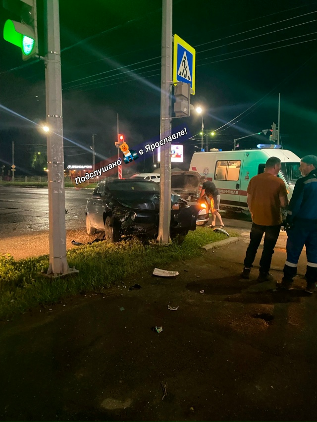 Серьезное ДТП на Колесовой / Ленинградском.
Понадобил...