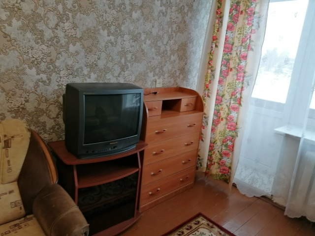 Сдам 1к квартиру в Подпорожье, пр. Ленина, 3й этаж на дли?...