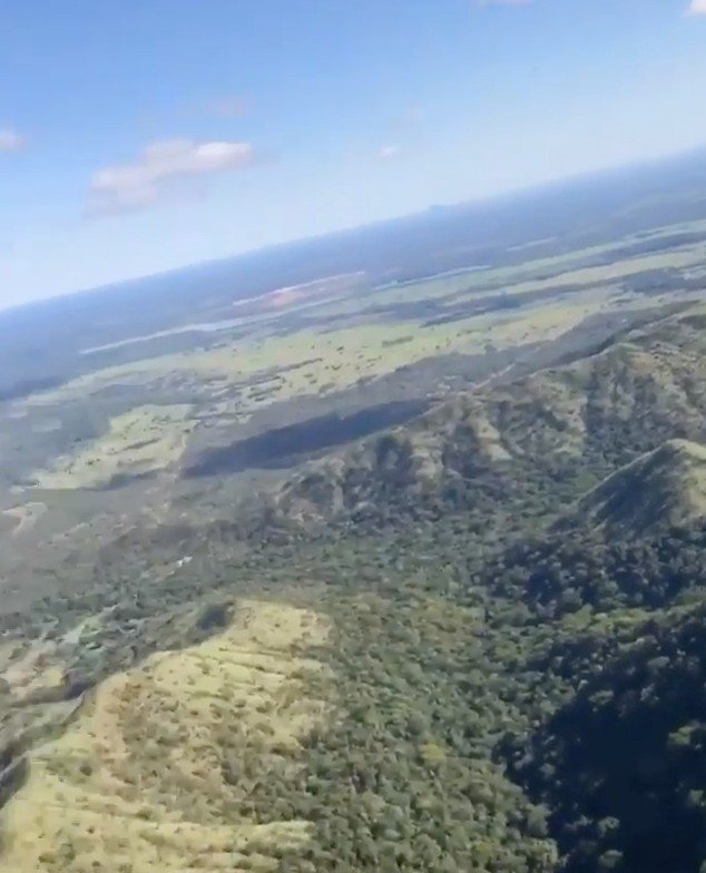 Каждый человек заслуживает счастья и любви!
Она подни...