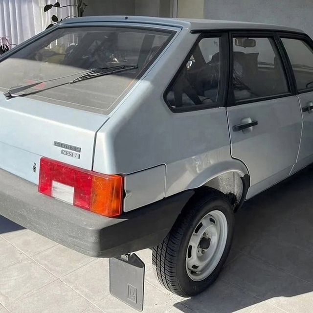 Мужчина выставил на продажу уникальный автомобиль — В...