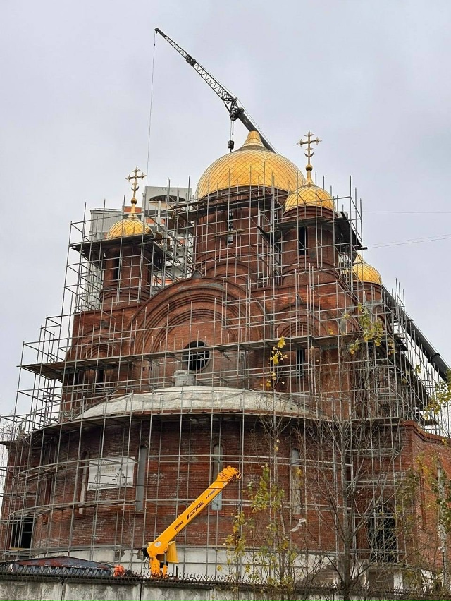 Установили кресты на храм Кирилла и Мефодия в Железнод...