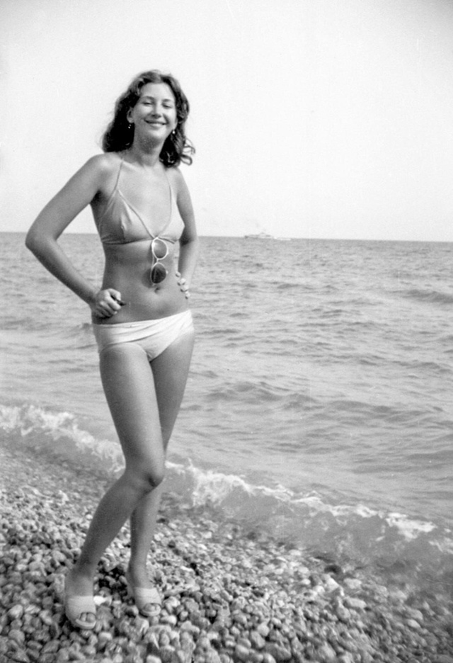 Советская красавица на Черном море, 1971 год.
Безмятежн...